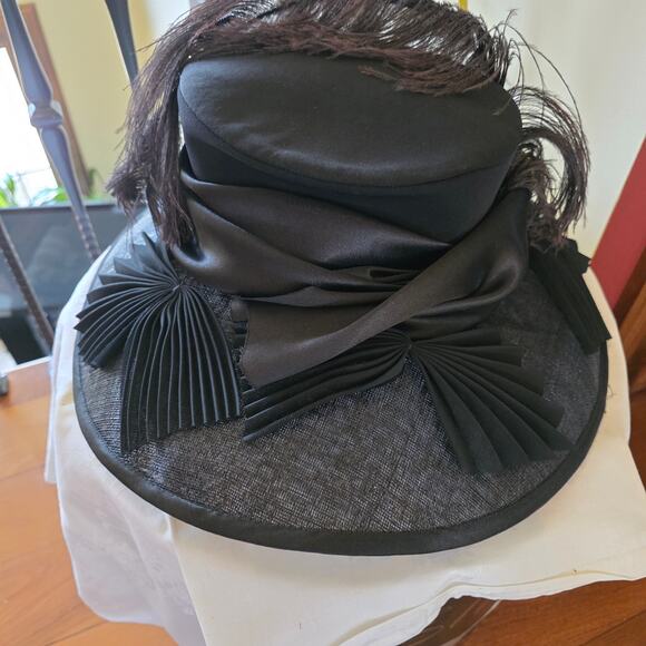 NWT Elite Champagne black, oversized, feathered and floppy bows‎ main image 6